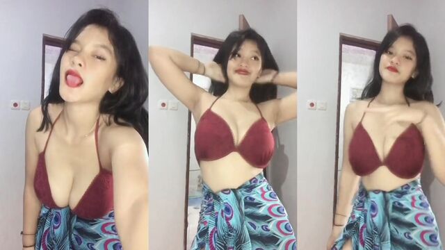 Busty Asian teen girl Noviichann21 enjoys morning sex in all positions