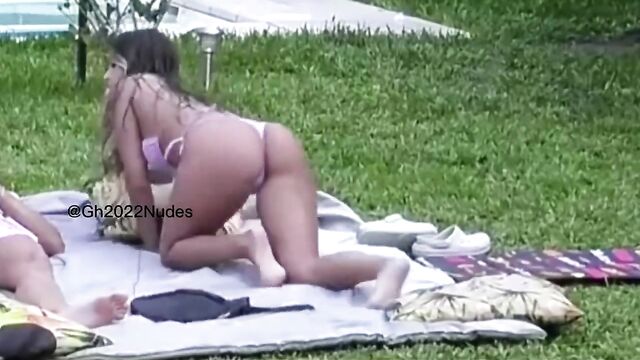 The famous Argentine influencer has big tits and ass