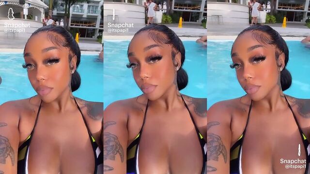 Black woman KiannaJay shows her best twerking skills in a steamy video