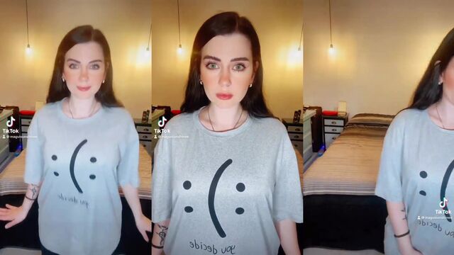 Erocosplay Melina reveals her new lewd cosplay for the fans on Patreon