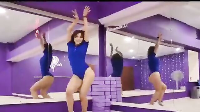 Twerking with Tasyamini is always a good idea 
