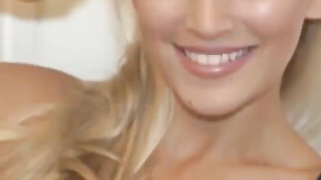 Hot Argentine model Luisana Lopilato stripping on camera
