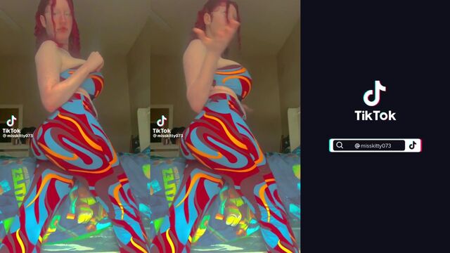 Thick ebony twerker shows her huge ass in motion