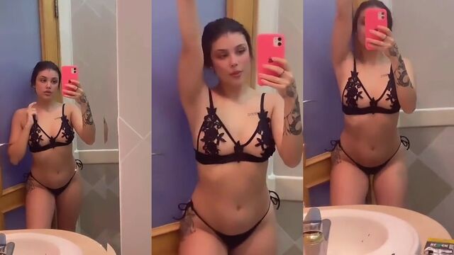 Fudendo essa gata tatuada rabuda, ela é uma delicia