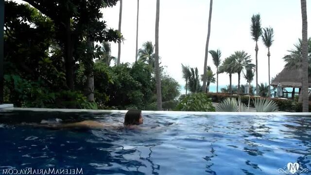 Мария Рябушкина - Nude on Pool