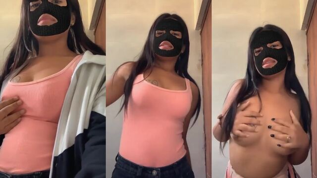 A beautiful Nepali model has been leaking her Kanda online
