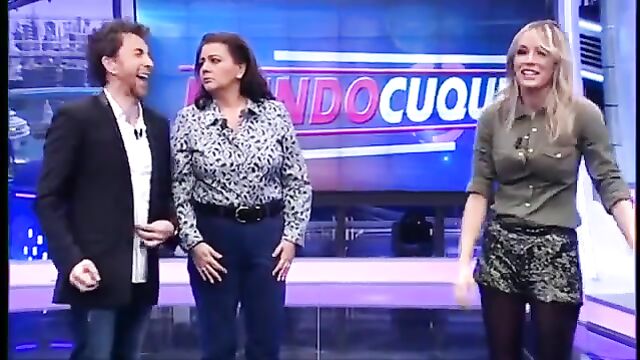 Periodista Anna Simon shows off her big tits on TV