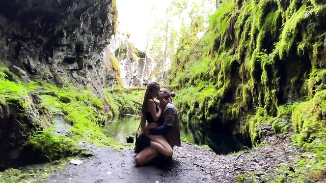 Amateur Swedish couple enjoy outdoor pussy licking action