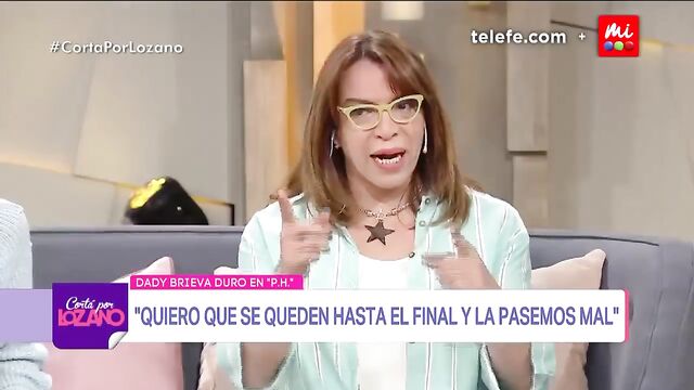 Periodista y presentadora argentina Connie Ansaldi muestra sus tetonas en TV