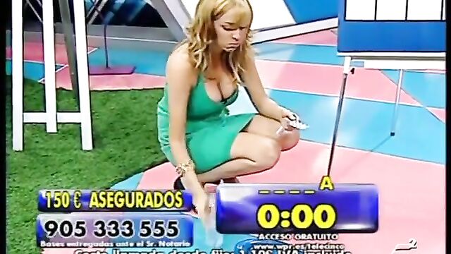 Anna Simon showcases her big tits on Spanish TV