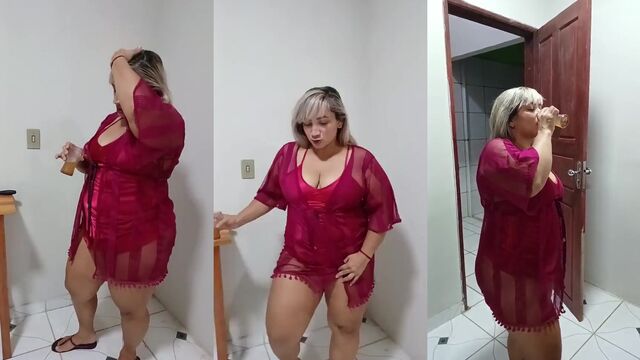 The Brazilian crown is very good at rebelling and pleasing with her ass