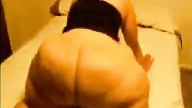 Bbw twerks her big ass on a purple pole