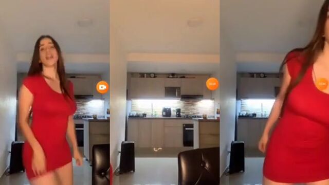 A sexy girl performed a hot dance on Bigo Live that made me crazy