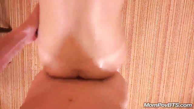 Jeanie is a fit MILF who loves to get down and dirty