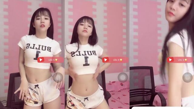 Hot Asian girl twerks and spreads her legs to show her holes
