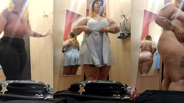Hot babe twerks and shows big ass in fitting room