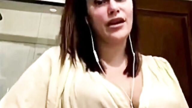 Periodista y presentadora Connie Ansaldi tetona argentina