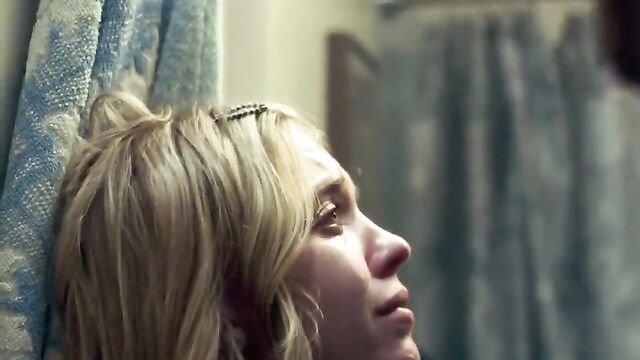 Big tits blonde Sydney Sweeney in hot scenes