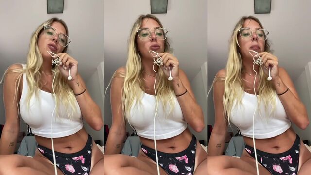 Periodista y modelo argentina Nati Jota exhibe sus pechos en vivo