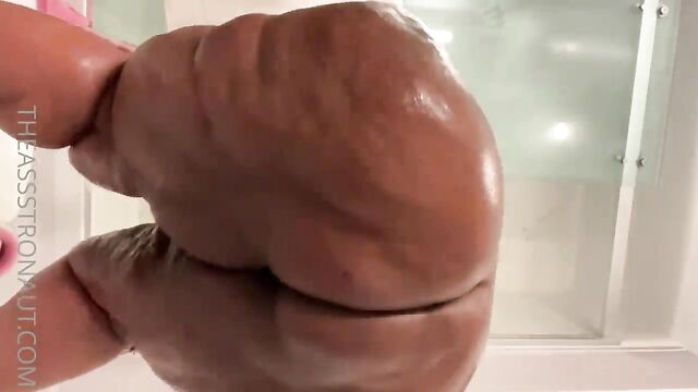Ebony SSBBW gets her huge booty worshipped and licked with passion