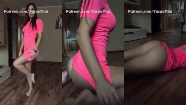 Tasyamini shows her twerking skills in a sexy pink onesie