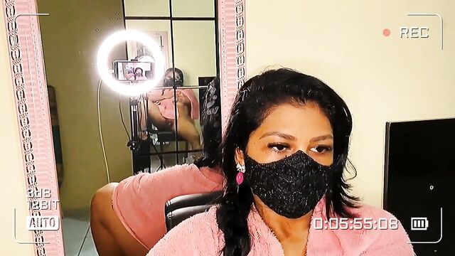 Morena Kel Santos enjoys herself while getting intimate in front of the mirror