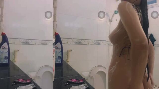 Girl has sex with a guy right in the bathroom