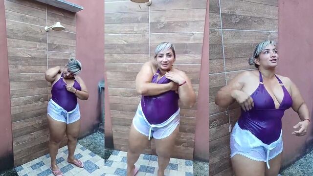 A Brazilian coroa is rabuda fucking, rebolando gostoso on the dick