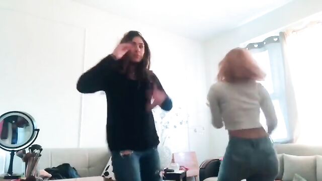 Hot twerk sexy dance by TikTok model is pure fire