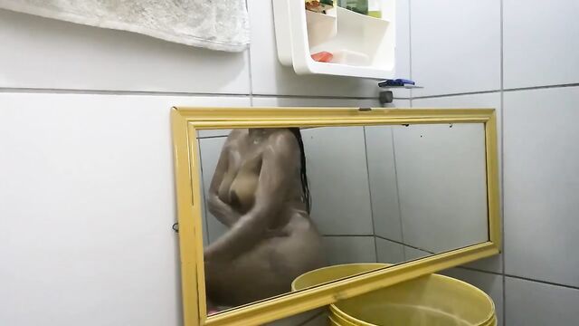 Morena Kel Santos enjoys herself while getting reflected in the mirror