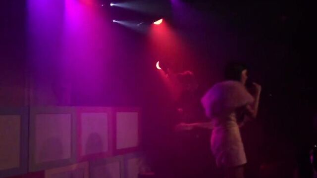 Melanie Martinez - Gingerbread Man (Live in Paris)