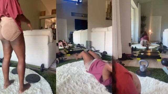 Ebony beauty Naomi Allure shows her juicy ass and feet on TikTok