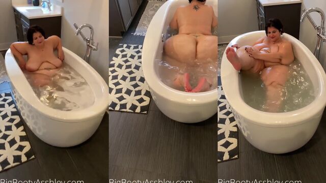 A fat black woman shows her huge ass during a hot sex
