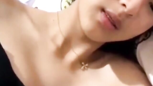 Thai girl performs on TikTok before fucking live