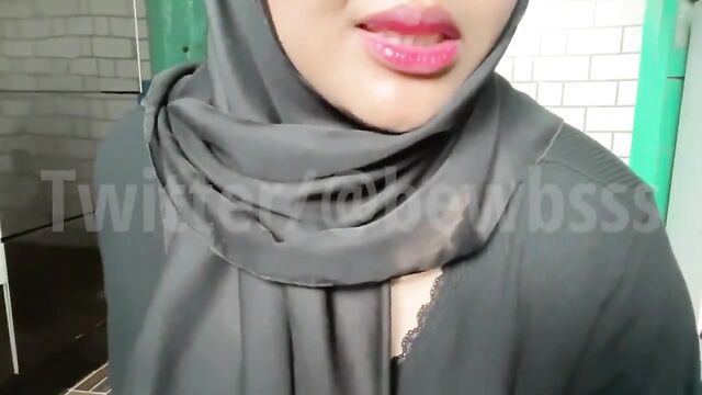 A Malay woman is having fun with her Chinese college guy in Malaysia