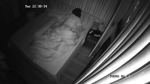 Hot Vietnamese teen Roxy gets naked and fucked in sex tape