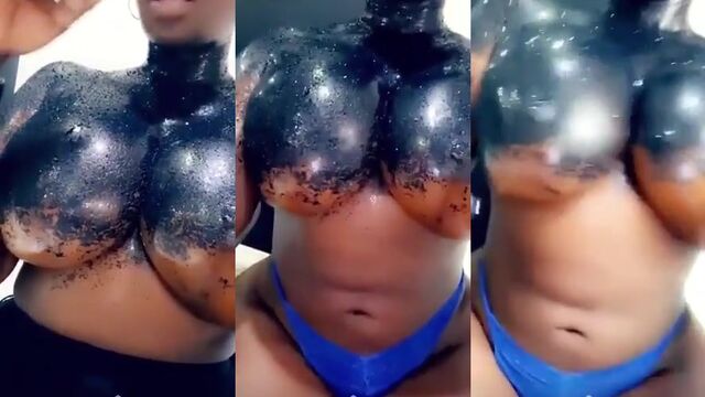 An ebony IG model with a phat ass promotes thickness and bustiness