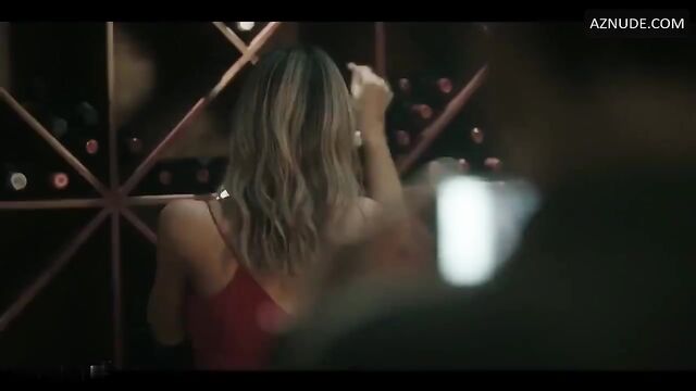 Maite Perroni oscuro deseo - the hottest walk with a busty MILF