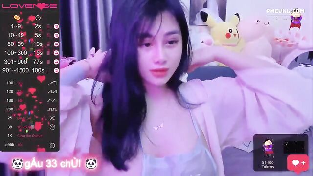 A sexy girl from Vietnam is stripping and showing her hot body