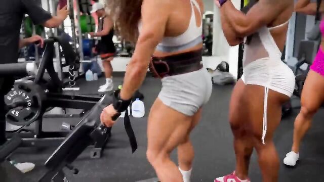 Female Bodybuilder Nikkita Fitness Shows Off Her Huge Biceps