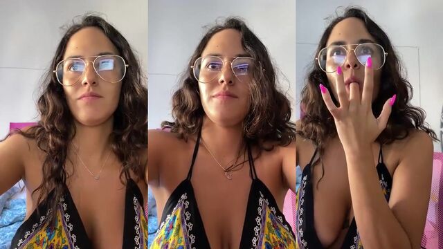 Hermosa pendeja Argentina me la chupa hasta hacerme venir