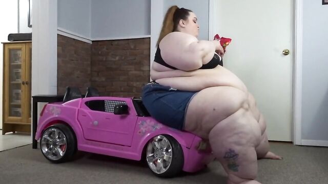 SSBBW plays with her Fat Pussy in a steamy, syrupy scene