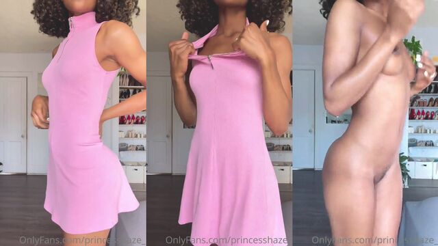 Juicy booty bounces on big pink dildo in solo show