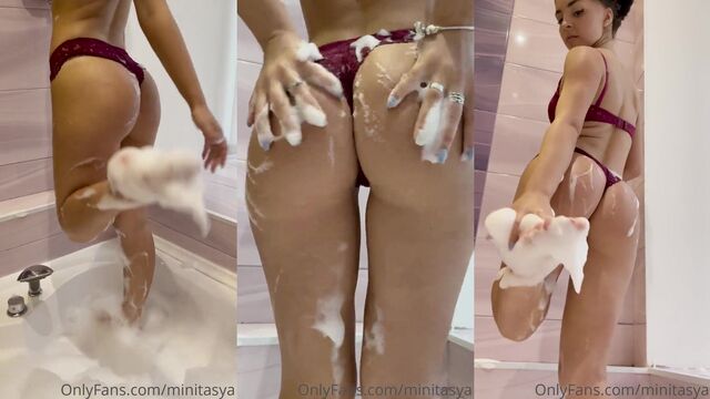 Twerking with Tasyamini is a great way to enjoy her sexy ass