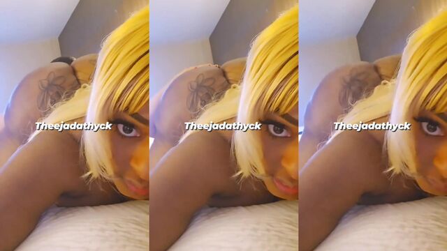 Mizz Jada Thyck fingering her pussy on the street without any shame