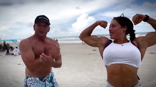 Female Bodybuilder Flexing Her Muscle Women FBB