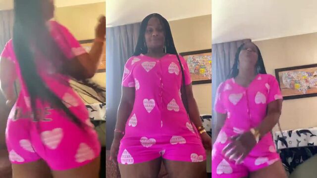 Jiggly fat ass twerking with amazing big booty, oh my!