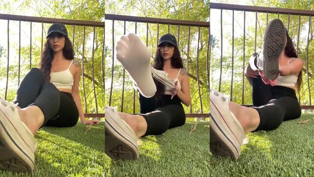 Petite Latina shows off her amazing, thick, meaty feet and toes in this hot collection