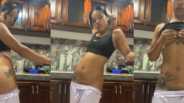 Colombian babe squirts like a cumslut on the webcam
