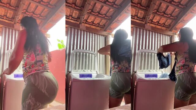 Rabuda gostosa rebolando no Instagram com uma gozada na boca
